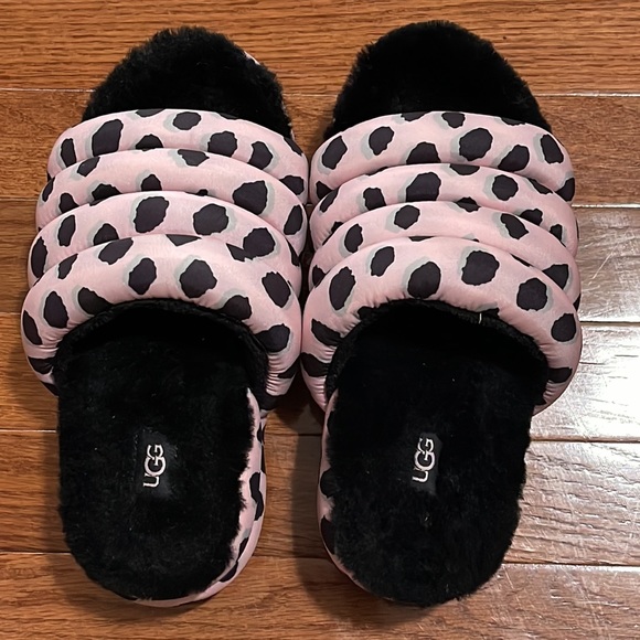 UGG - Picture 2 of 6